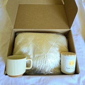 (Anforsun) Sending Sunshine Gift Box: Blanket, Soy Candle, & Ceramic Coffee Mug